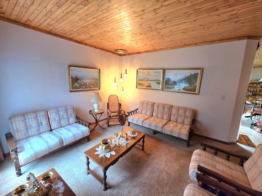 To Let 4 Bedroom Property for Rent in Reitz Free State